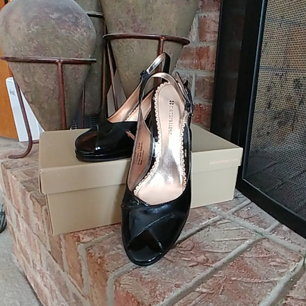 Naturalizer size 7 and 1/2 wide shiny slingbacks